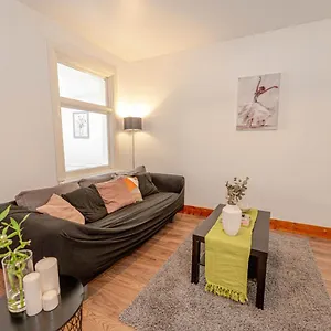 Beautiful 4 Bedrooms House, 7 Walk To Train Station Plumstead (Greater London)